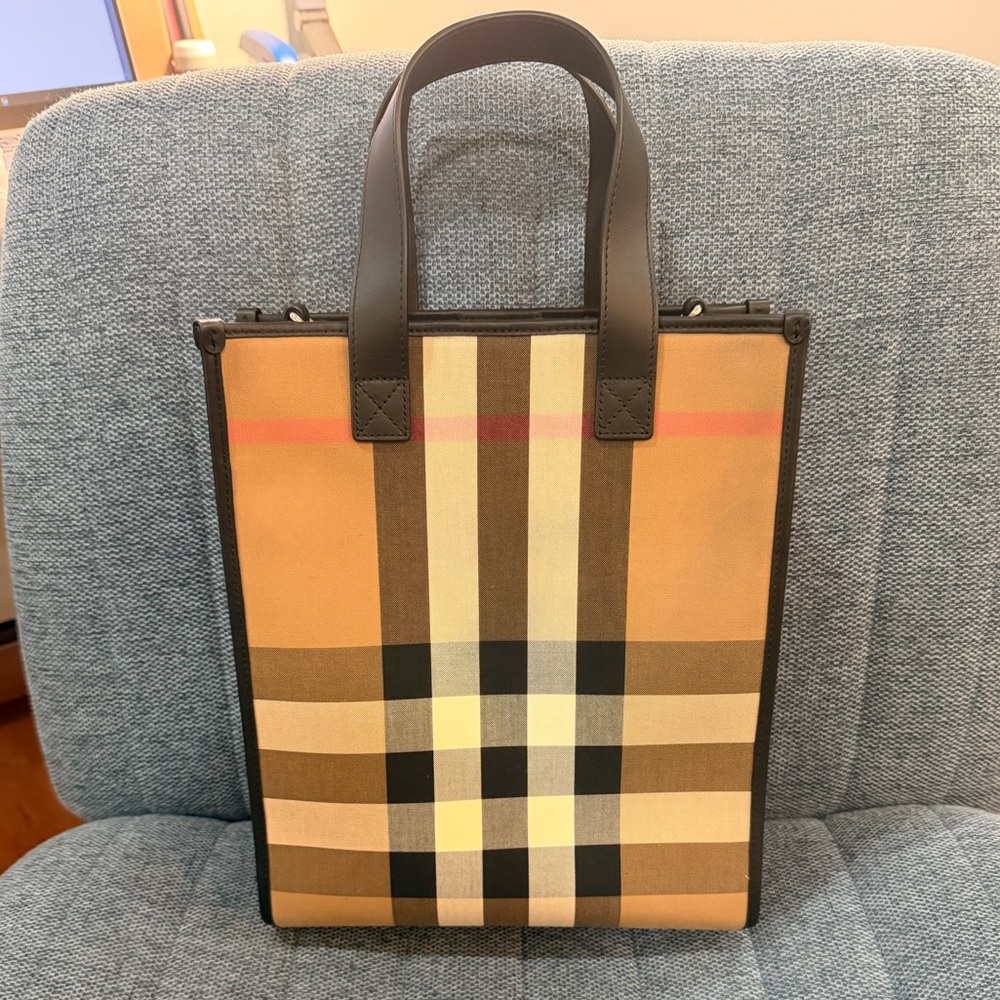 Burberry N/S Tote Black - Picture 2 of 8